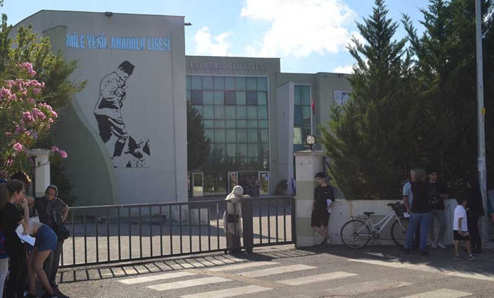 Öğrenci Ve Veliler Kayıt Heyecanı Yaşıyor