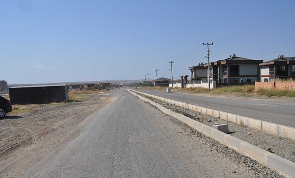 2 Km'lik Yolun 400 Metresi Asfaltlandı