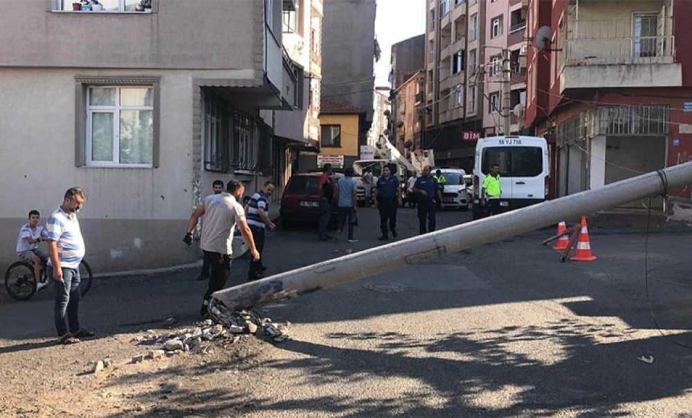 Devrilen Beton Direk Tehlike Saçtı