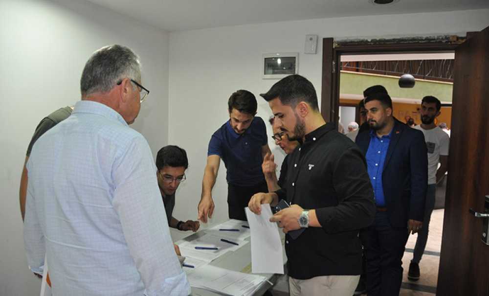 Ak Parti'de Temayül Yoklaması Yapıldı