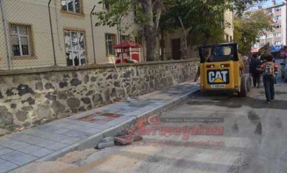 Spor Sokak Kaldırıma Kavuşuyor