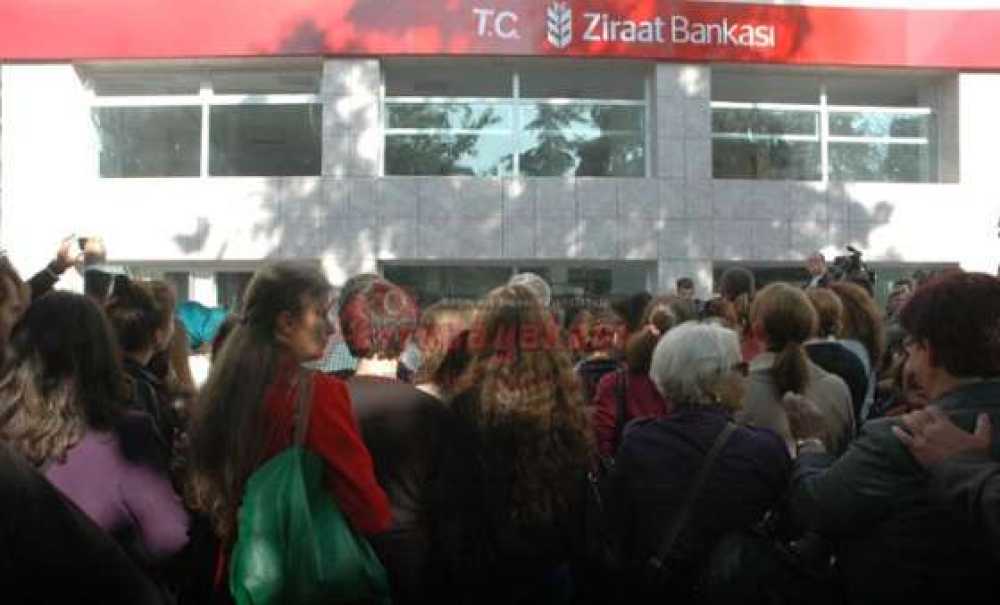 Ziraat Bankası Önünde T.c. Eylemi