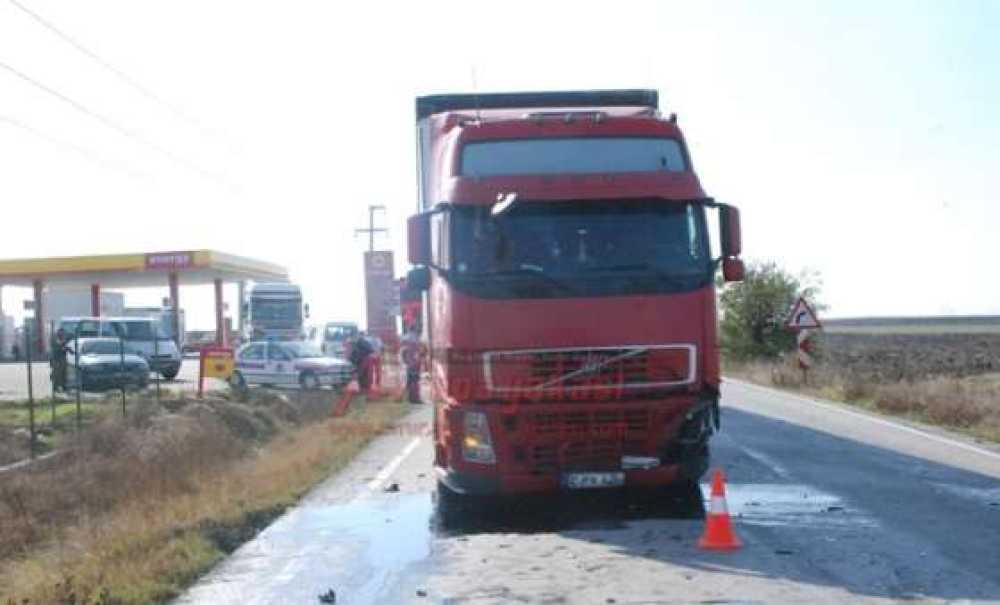 Otomobil Ile Tir Çarpıştı: 1 Ölü 1 Yaralı