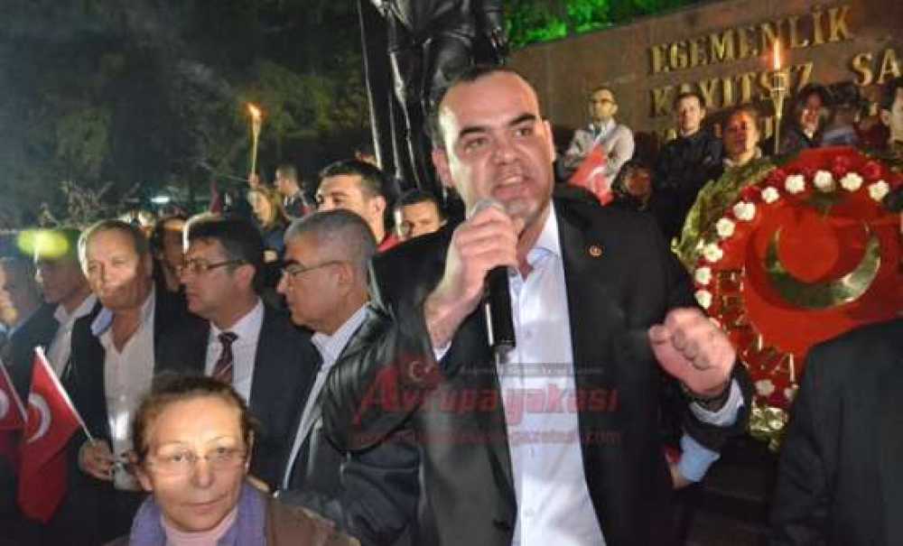 Fener Alayı Geceyi Aydınlattı