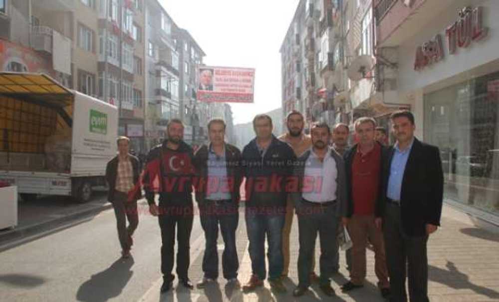 Esnaflardan Başkana Teşekkür Pankartı