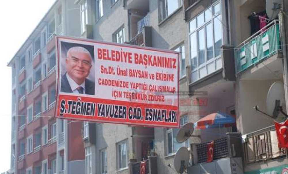 Esnaflardan Başkana Teşekkür Pankartı