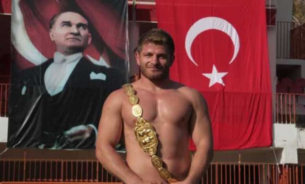 Altın Kemer Başpehlivan Balaban'a Törenle Teslim Edildi