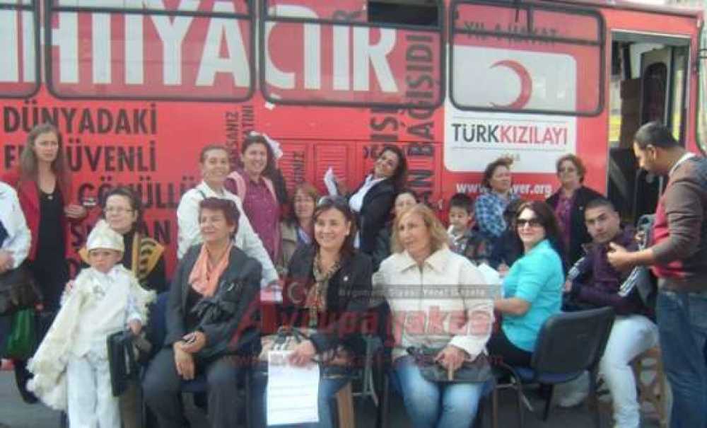 Chp`li Kadınlardan Kan Bağışı