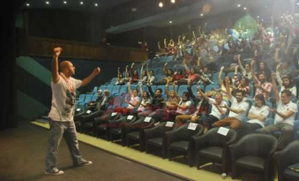 “Bay Ifade” Bir Yandan Ders Verdi Bir Yandan Da Eğlendirdi