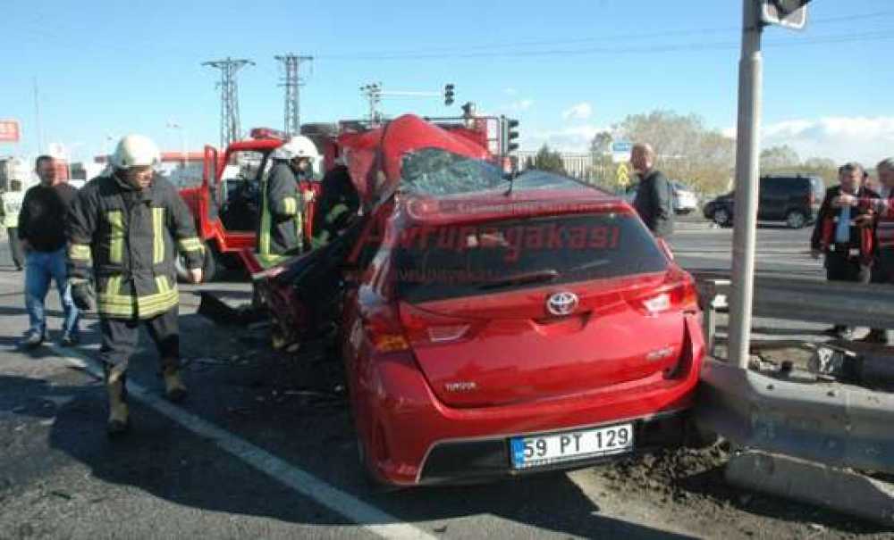 Hasta Taşıyan Ambulansla Otomobil Çarpıştı 3`ü Sağlık Görevlisi 6 Kişi Yaralandı