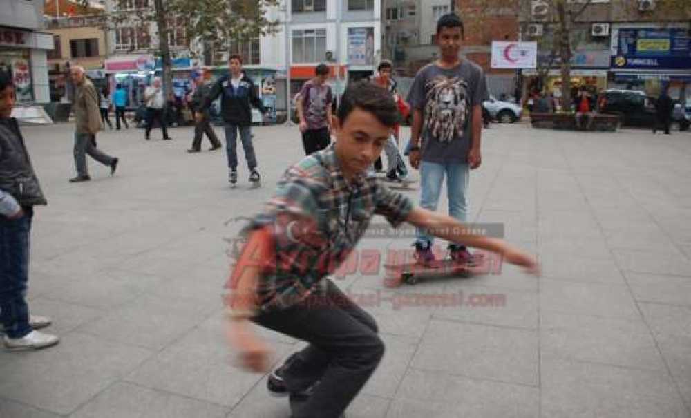 Çorlu'nun Kaykay Grubu Karbon Extreme Belediyeden Kaykay Parkı Istedi