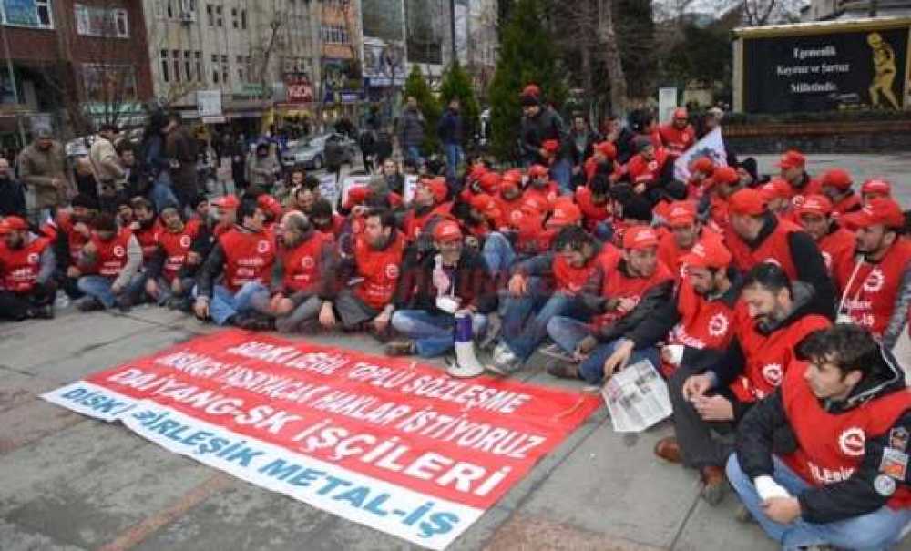Grevdeki İşçilerden Çorlu'da Oturma Eylemi