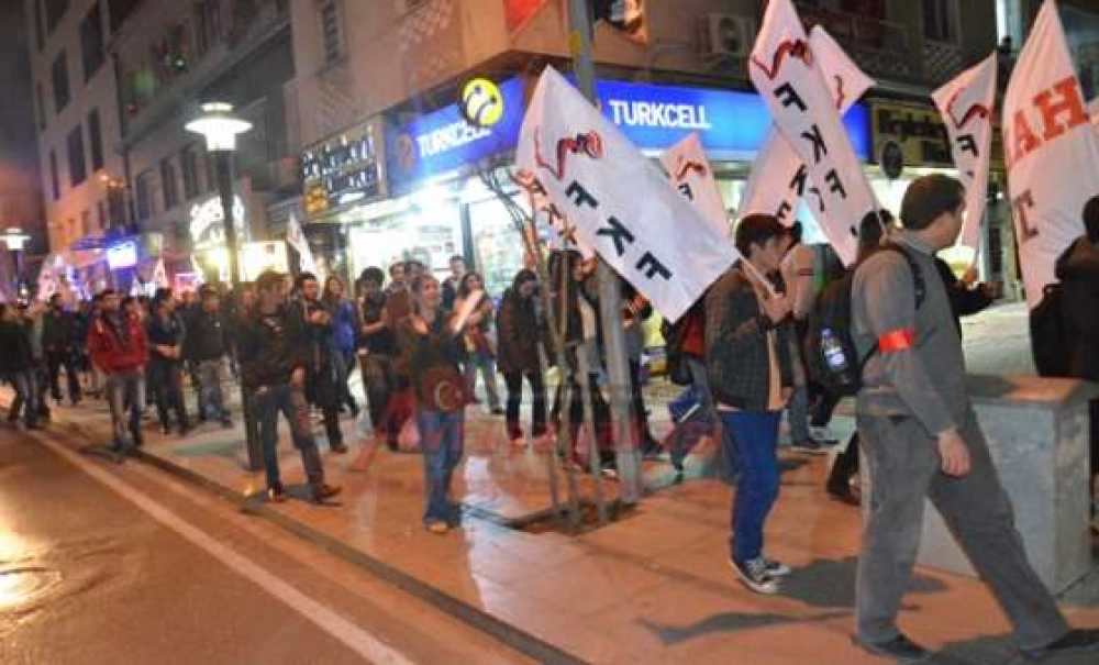 Öğrencilerden Kızlı Erkekli Eylemi