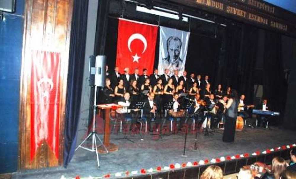 Çorlu Müzik Derneği Korosu'ndan Atatürk Şarkıları Konseri