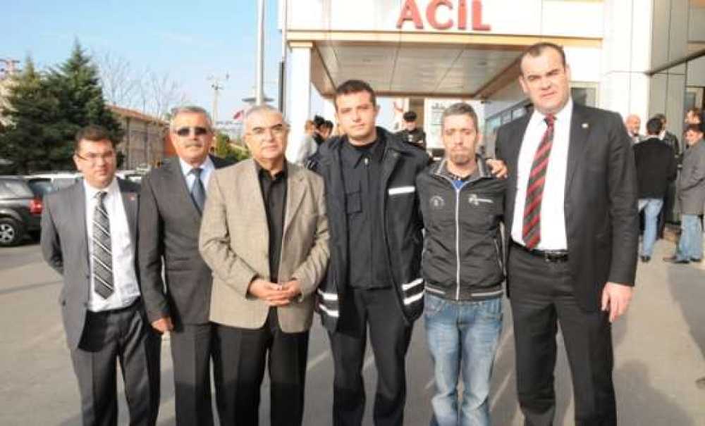 Başkan Baysan Yangından Kurtarılan Küçük Çocuğun Ailesini Hastanede Ziyaret Etti