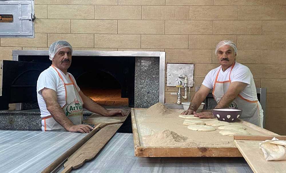 Ramazanın Vazgeçilmezi Pideler Pişmeye Başladı