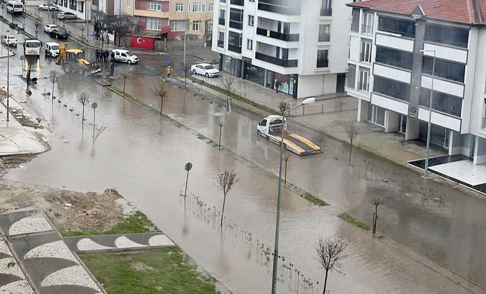 Sağanak Yağış Hayatı Olumsuz Etkiledi