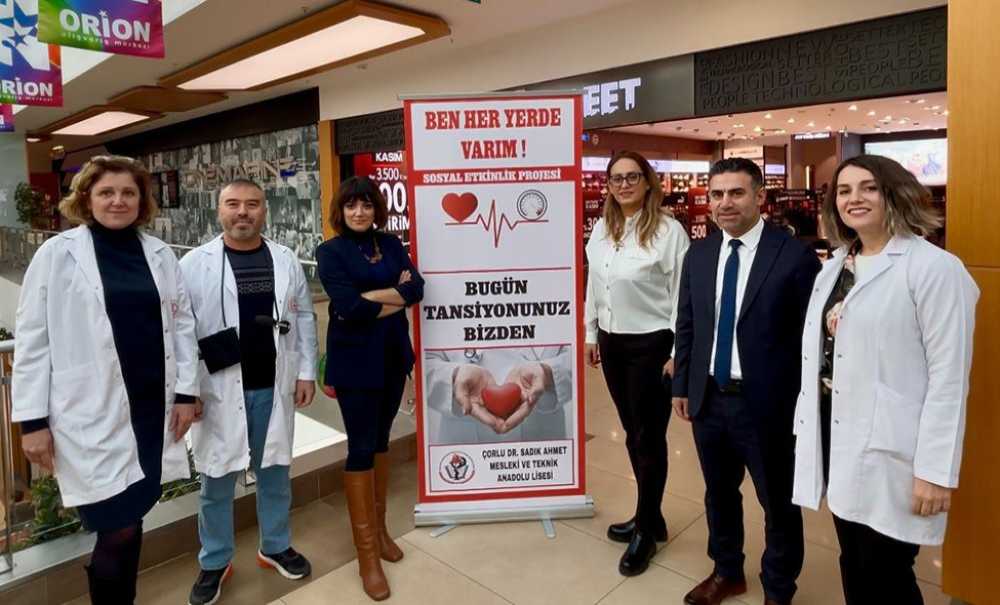 Sağlık Lisesi Öğrencileri Vatandaşların Tansiyonunu Ölçtü