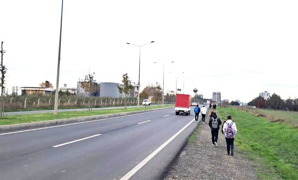 Şahpaz, Tehlikeli Yola Dikkat Çekti