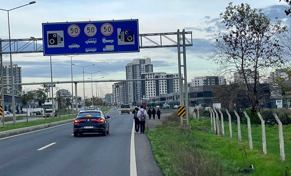 Şahpaz, Tehlikeli Yola Dikkat Çekti