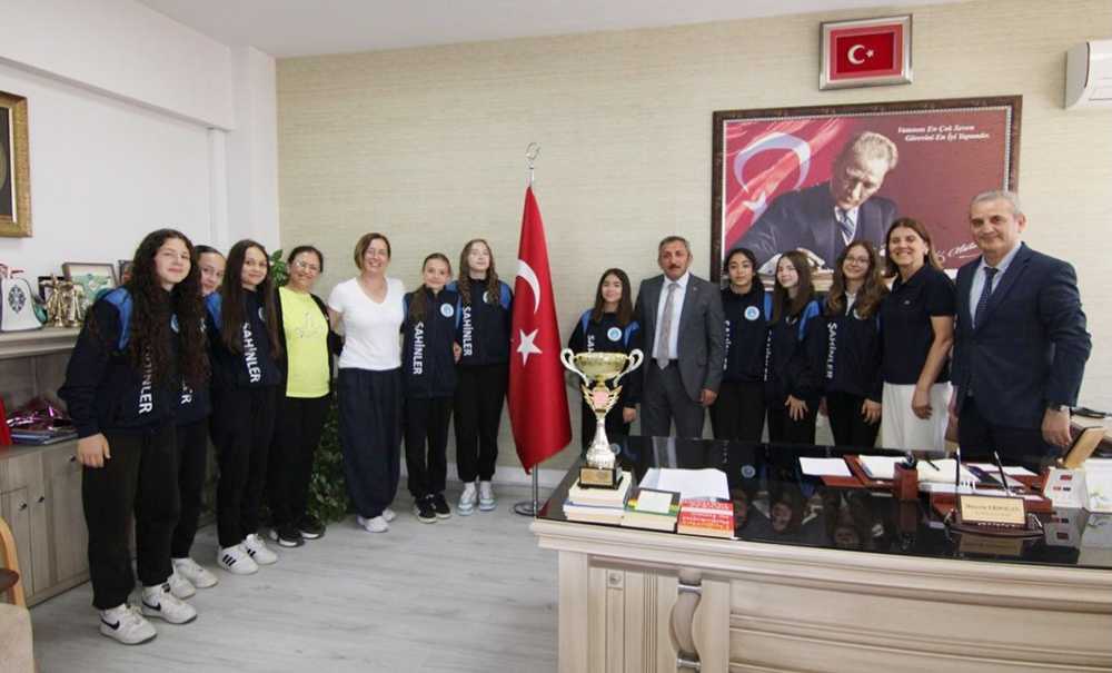 Şampiyonlardan İlçe Milli Eğitim Müdürü Erdoğan'a Ziyaret