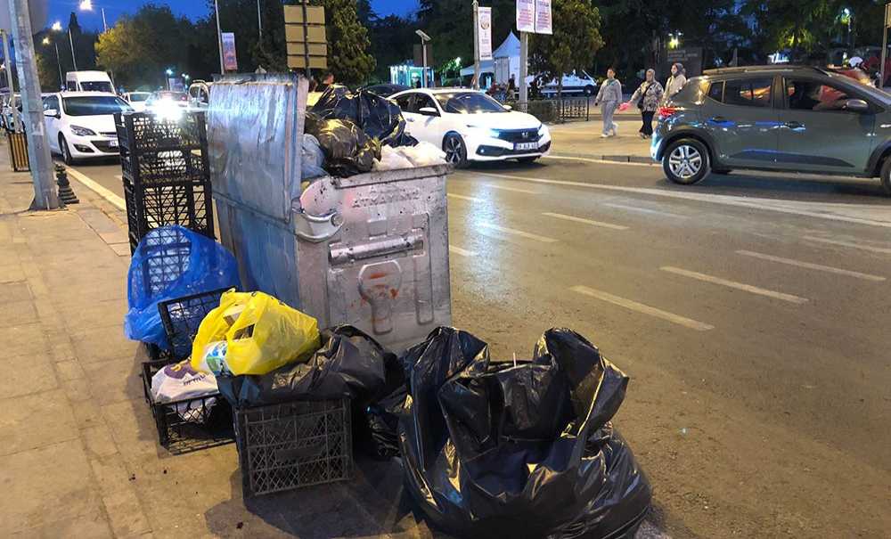 Şehir Merkezinde Çöp Rezaleti