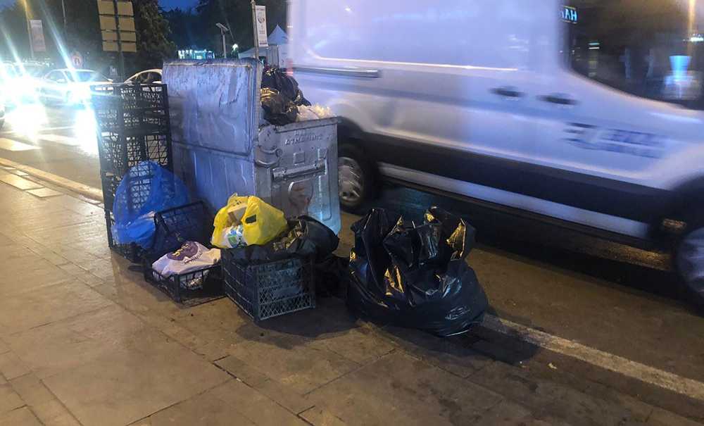 Şehir Merkezinde Çöp Rezaleti