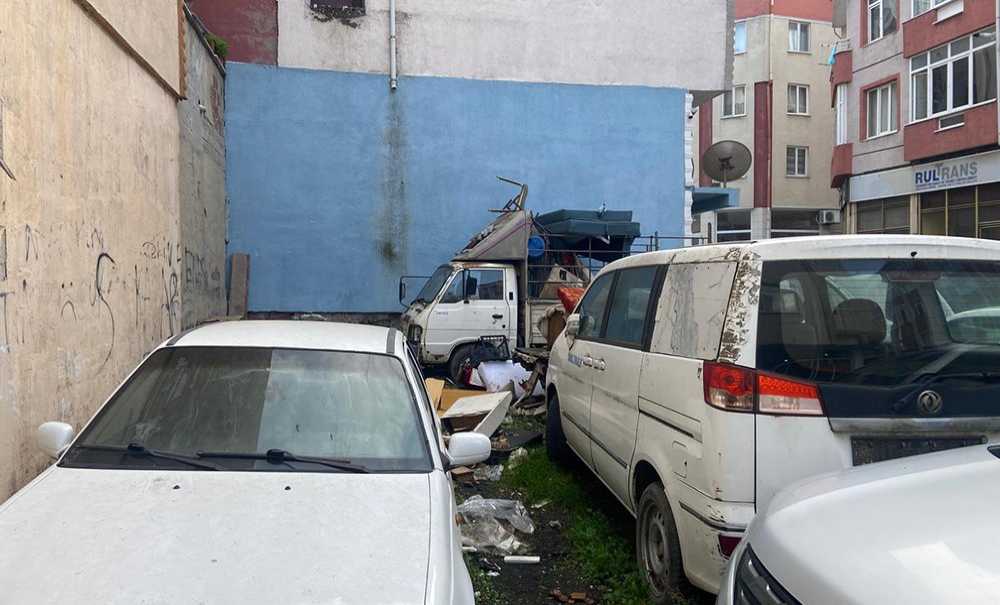 Şehir Merkezinde Resmen Çöplük Oluştu