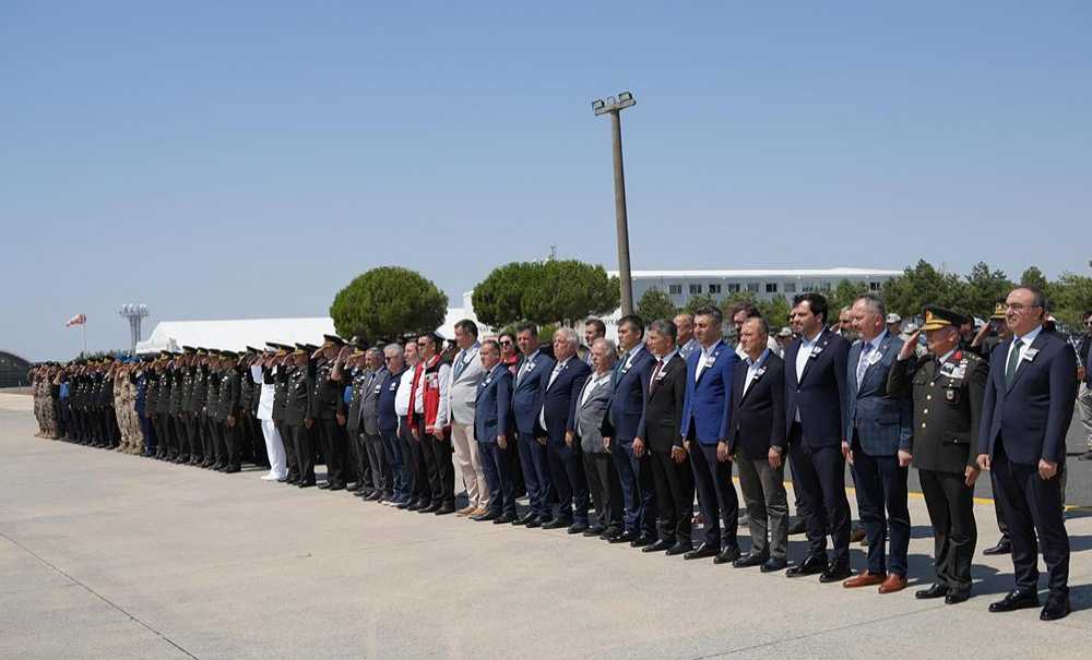 Şehit Teğmen İçin Havalimanında Askeri Tören Düzenlendi