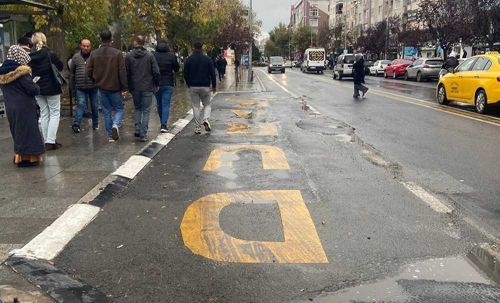 Şehrin Merkezindeki Kırık Taşlar Tepki Çekiyor