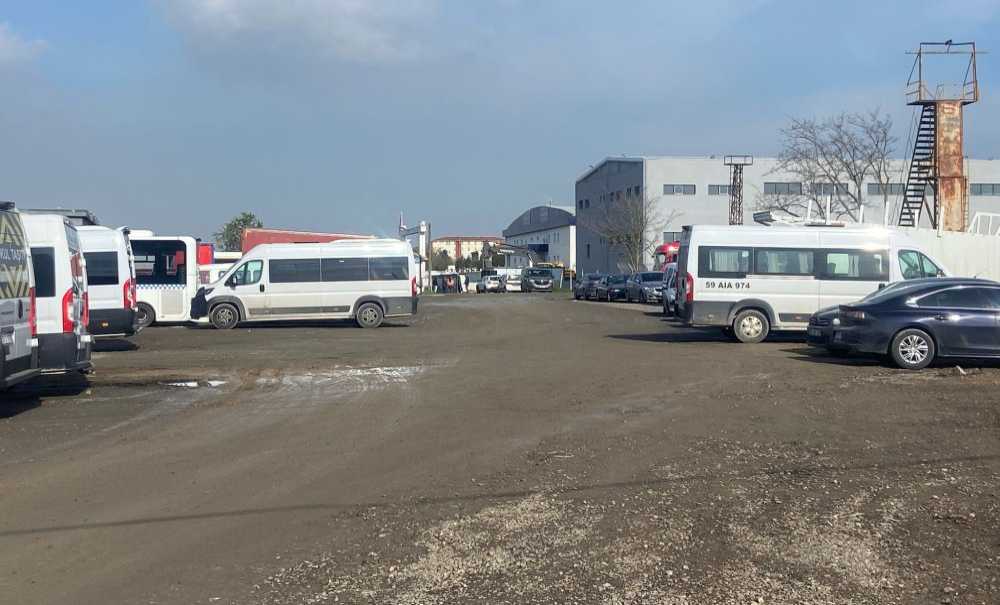 Sokak Çamur Deryasına Dönüştü