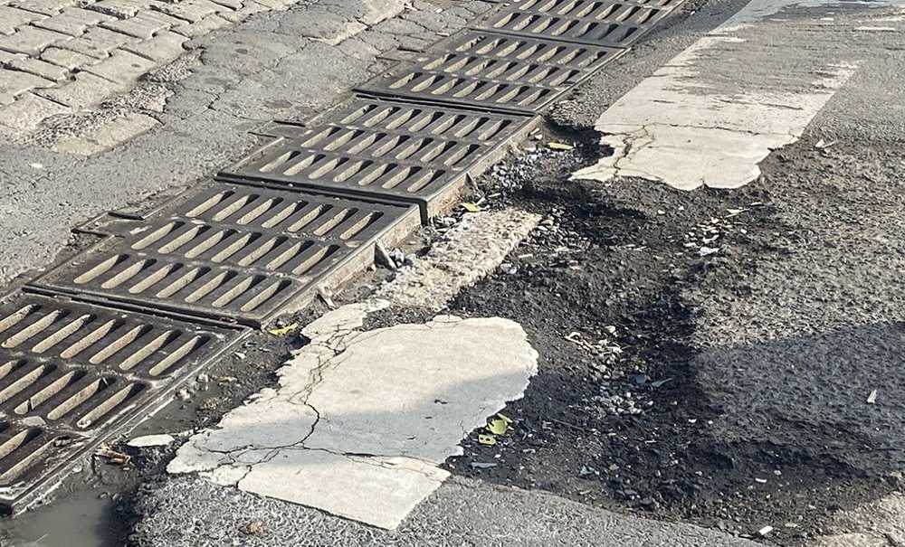 Sokaklar Delik Deşik