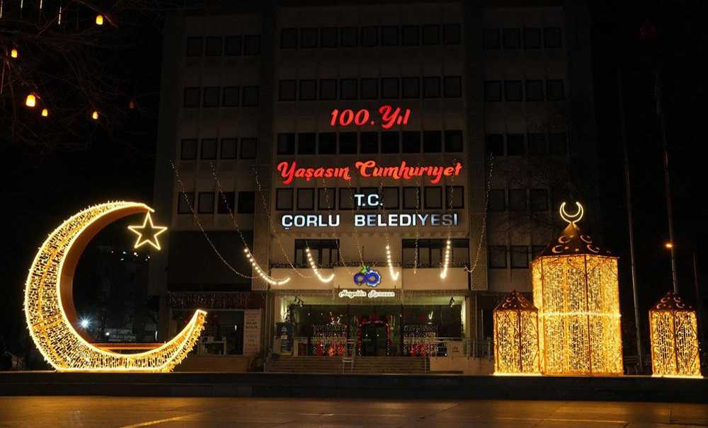 Sokaklar Ramazanın Manevi Işığıyla Aydınlanıyor