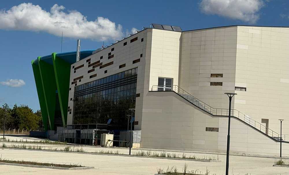 Spor Salonu Dökülüyor