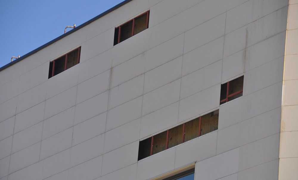 Spor Salonu Dökülüyor