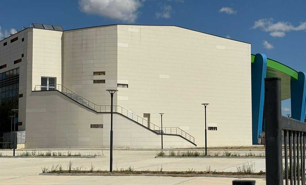 Spor Salonu Dökülüyor