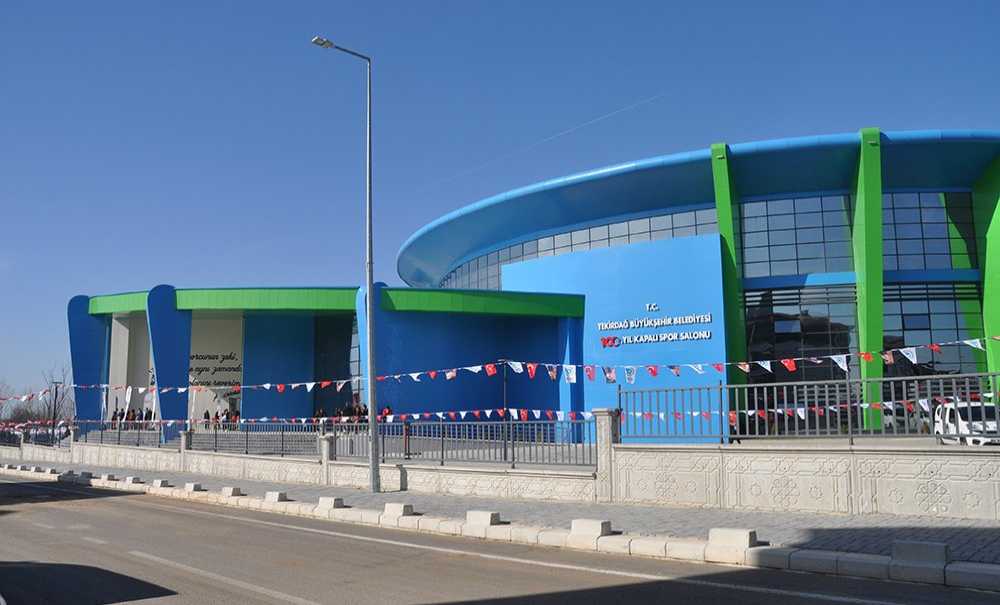 Spor Salonu Dökülüyor