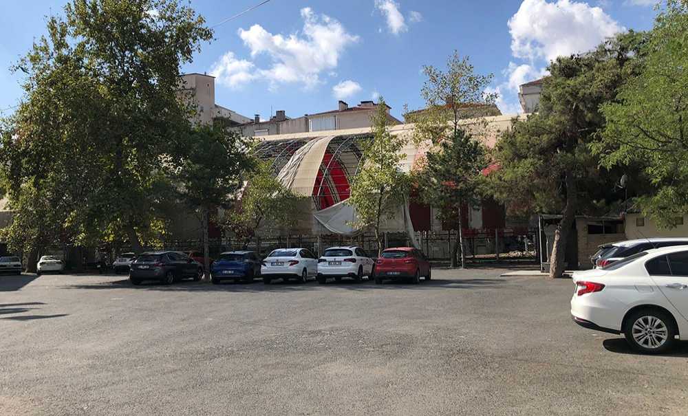 Spor Tesisine Yakışmayan Görüntü