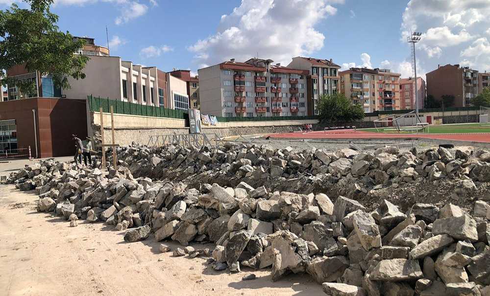 Stadyumun Duvarlar Yeniden Yapılıyor