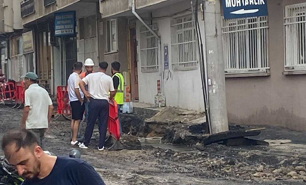 Su Borusu Patladı, Tonlarca Su Boşa Aktı