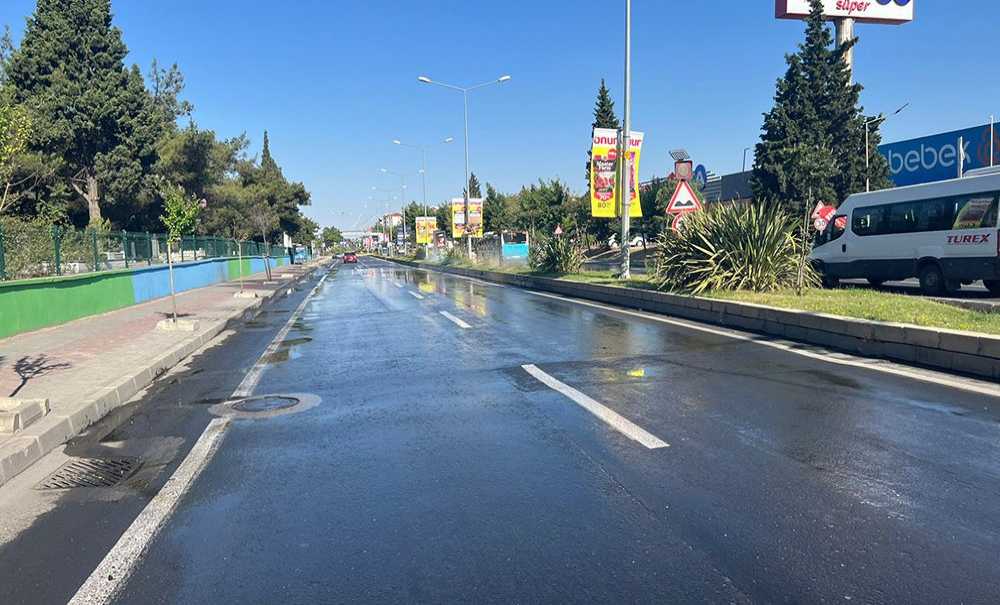 Su Kıtlığı Varken Asfalt Sulanıyor!