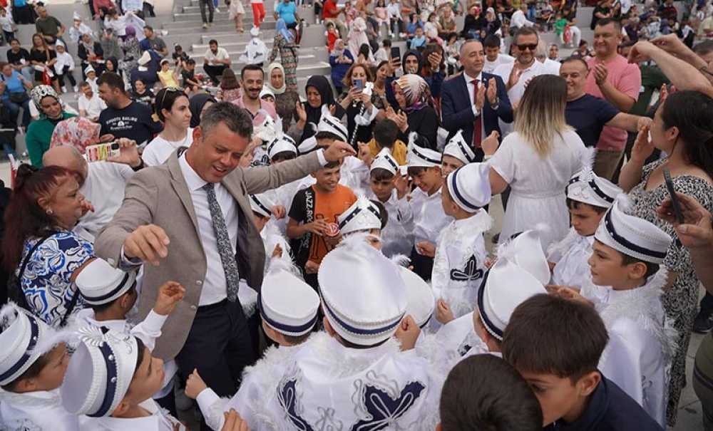 Sünnet Şöleninde Renkli Görüntüler Oluştu