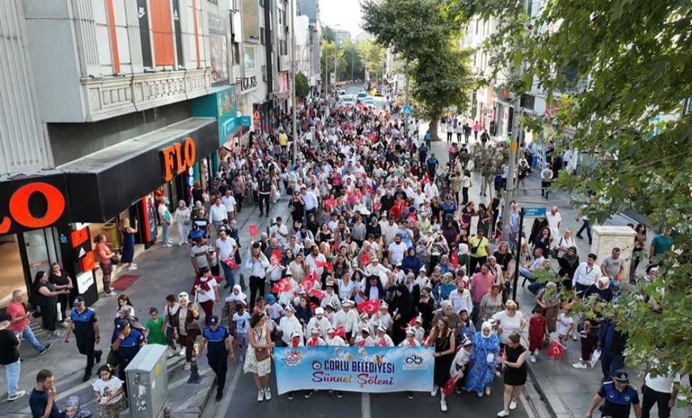 Sünnet Şöleninde Renkli Görüntüler Oluştu