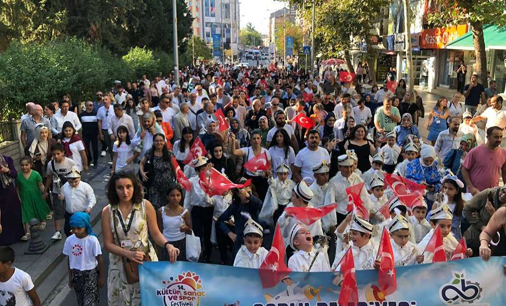 Sünnet Şöleninde Renkli Görüntüler Oluştu