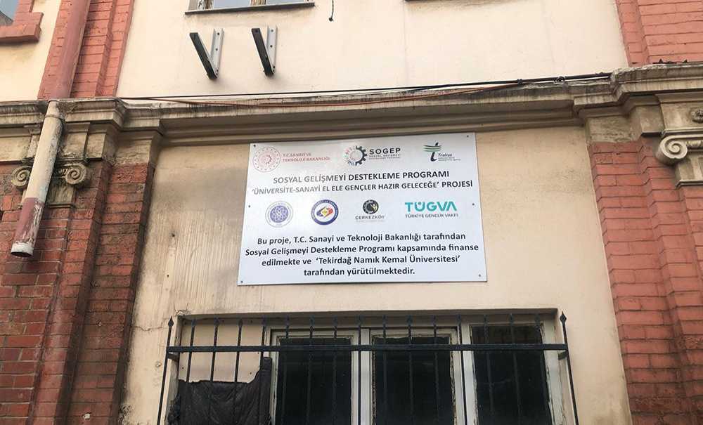 Tarihi Bina Çürüyor!