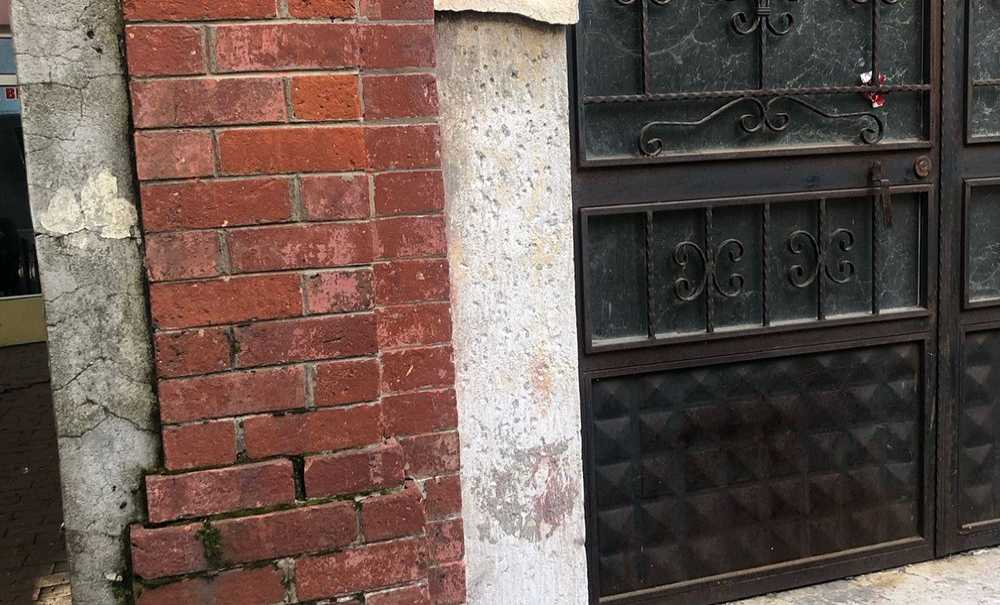 Tarihi Bina Çürüyor!