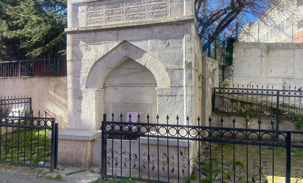 Tarihi Çeşmede İstenmeyen Görüntüler