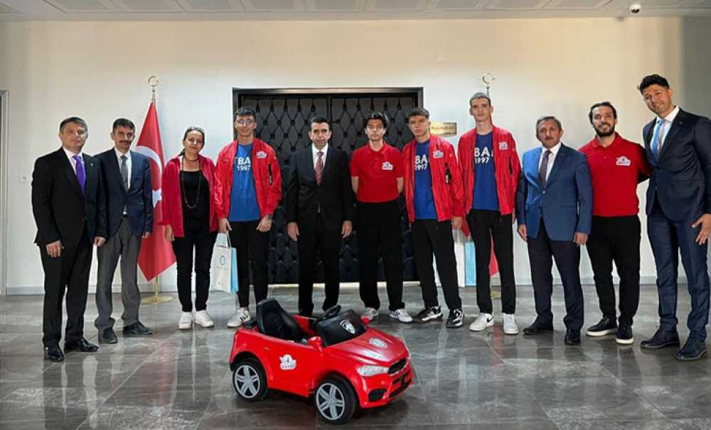 Teknofest'te Dereceye Giren Öğrenciler Kaymakam Eren'i Ziyaret Etti