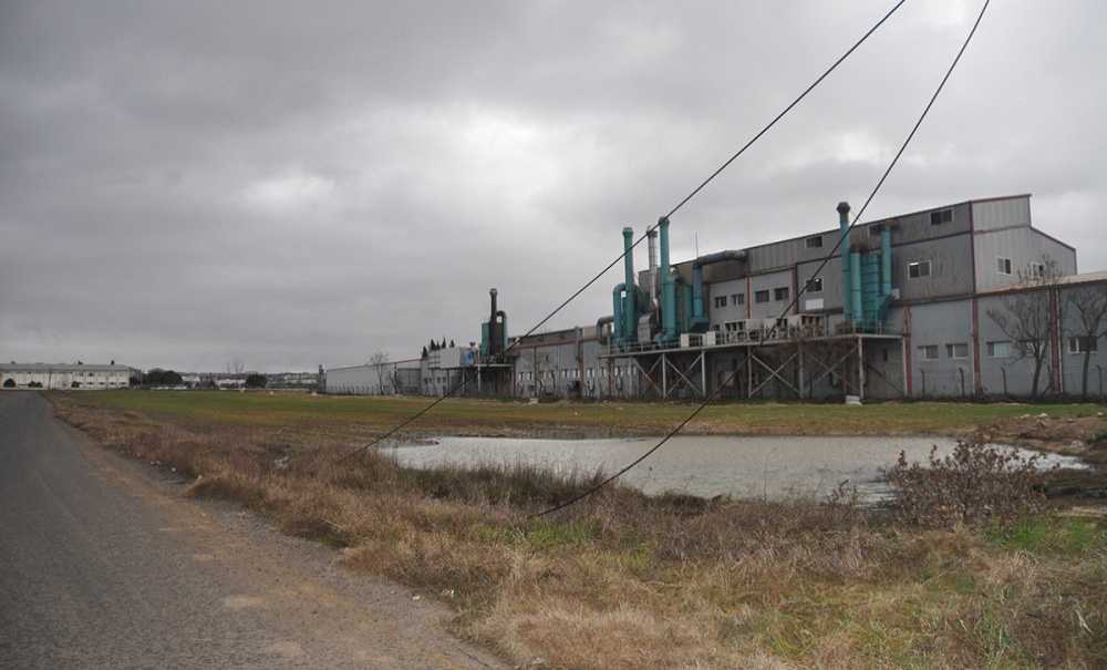 Telefon Direği Devrilmek Üzere!