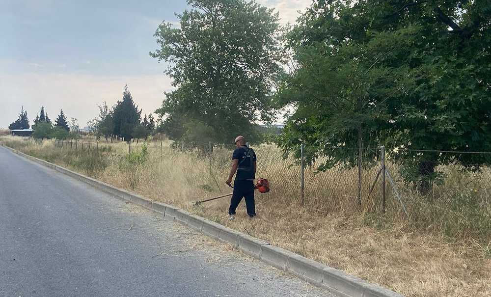 Tema Parkı'nda Otlar Bi̇çi̇ldi̇
